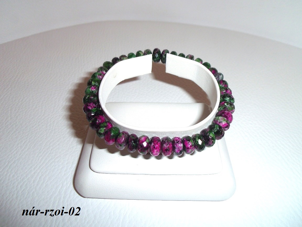 n�ramok rub�n v zoisite t�novan�