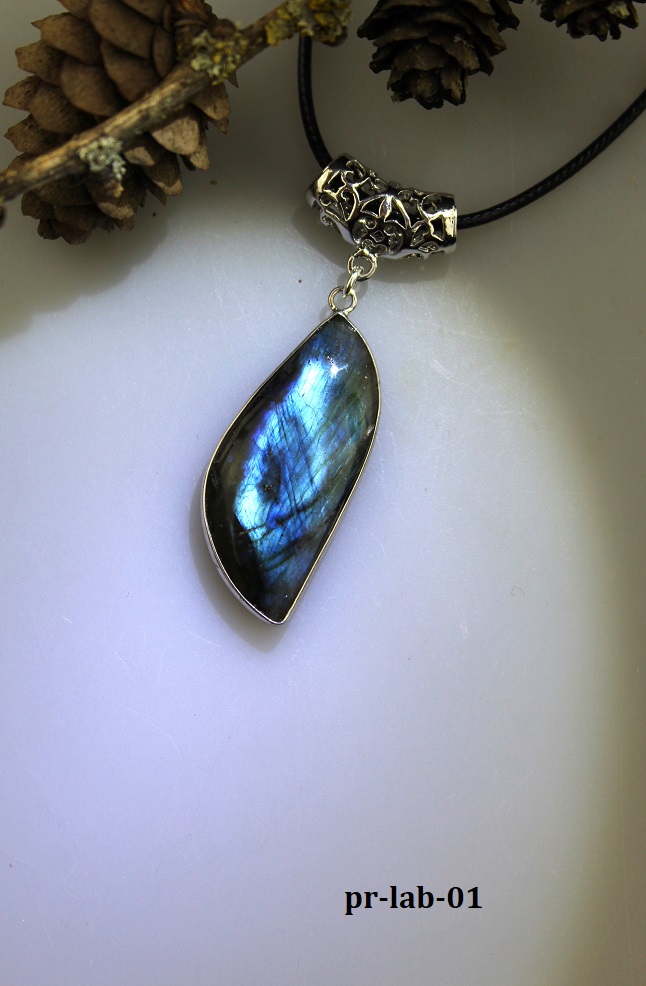 labradorit ve�k� pr�vesok