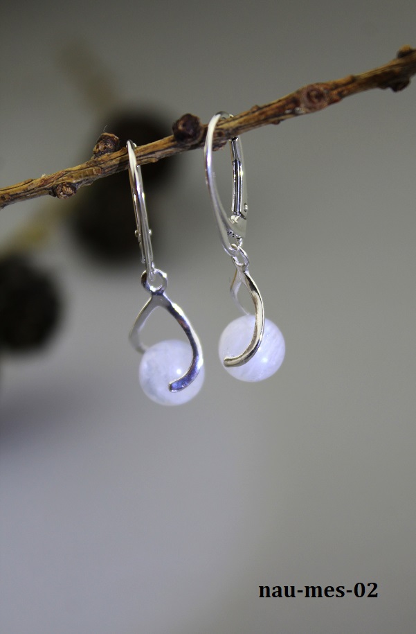 mesa�n� kame� n�u�nice striebro