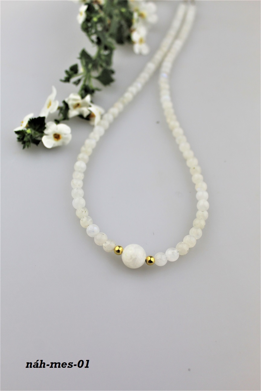 mesa�n� kame� n�hrdeln�k v striebre