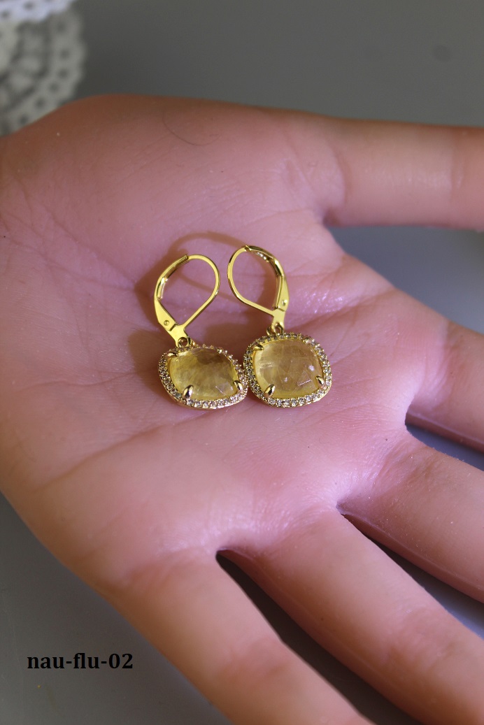 n�u�nice zlat� fluorit