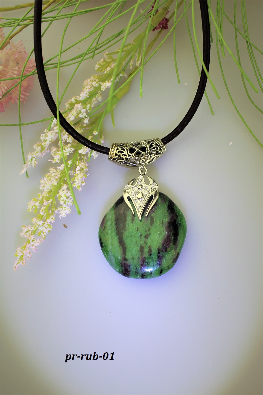 rub�n v zoisite pr�vesok