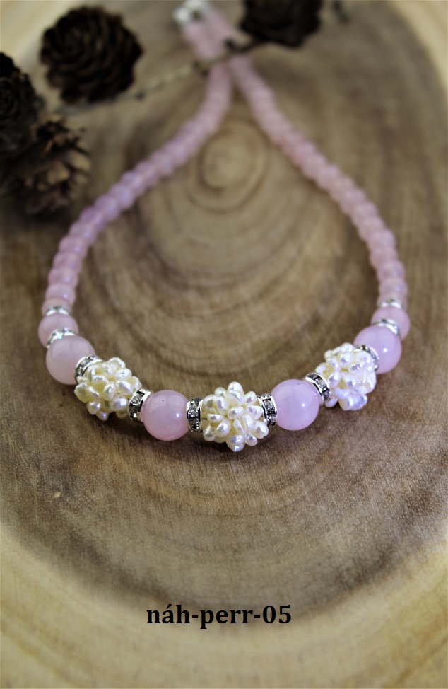 perla a ruženín náhrdelník