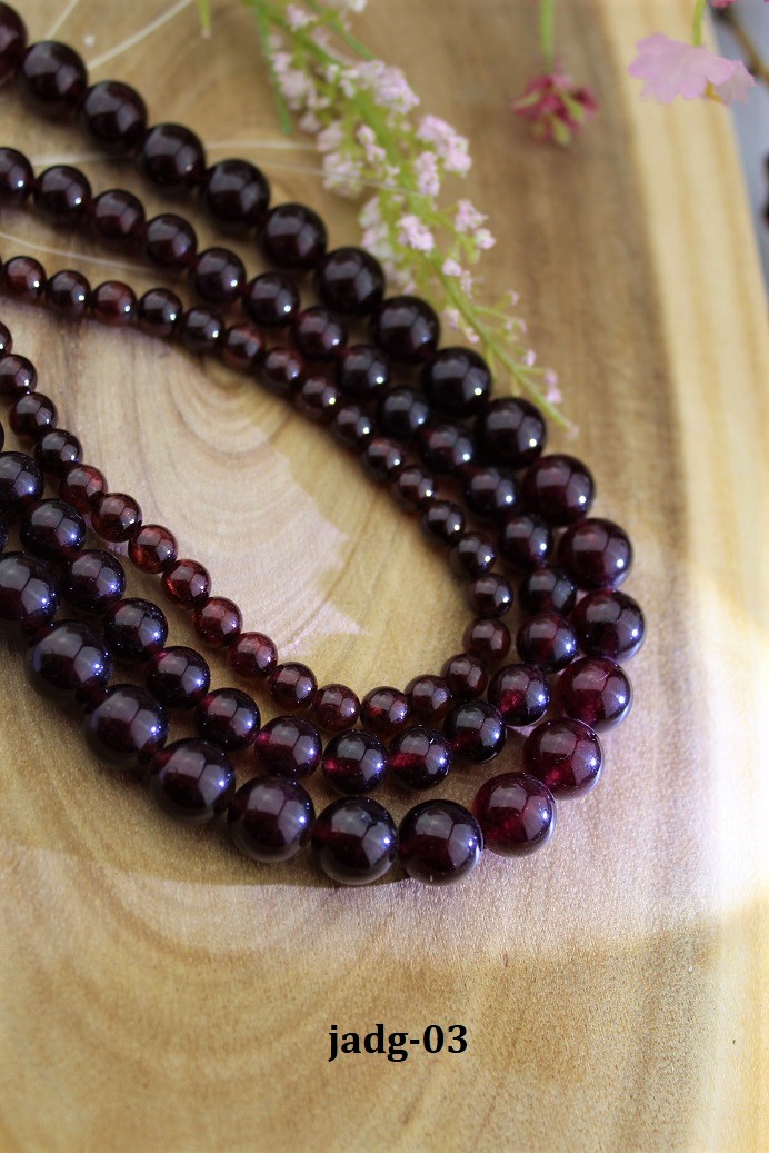 granátový jadeit korálky 8mm granátový jadeit korálky 8mm