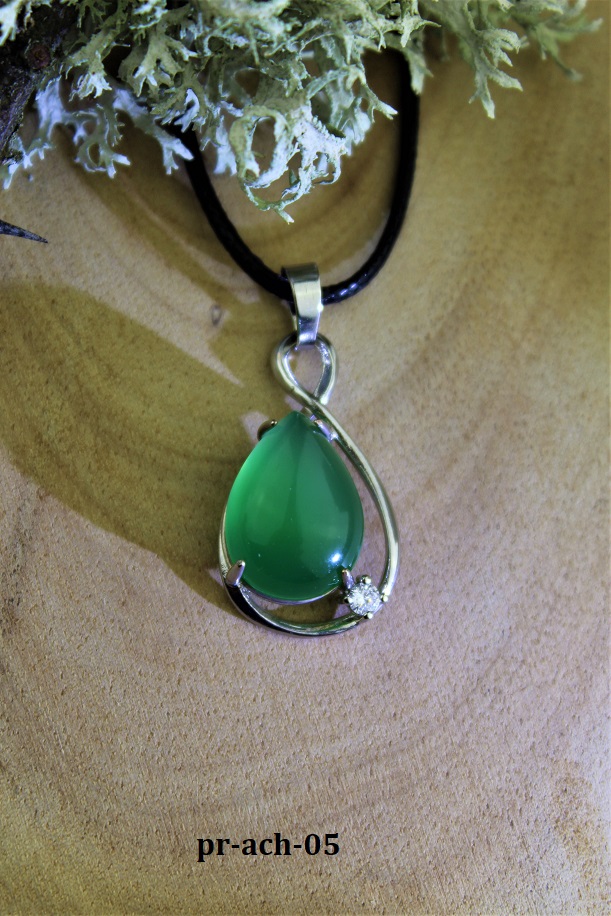 ach�t smaragdov� pr�vesok AKCIA!