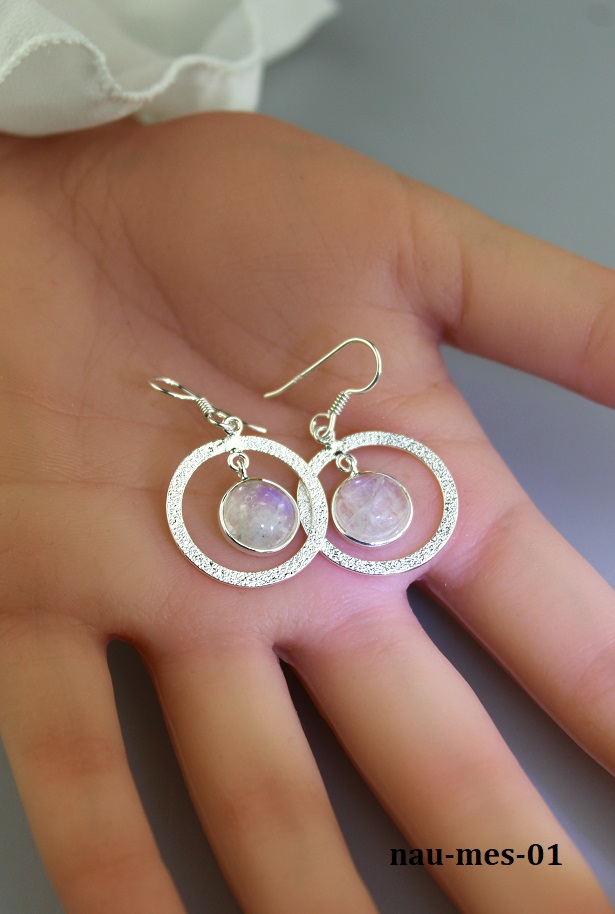 mesa�n� kame� n�u�nice striebro